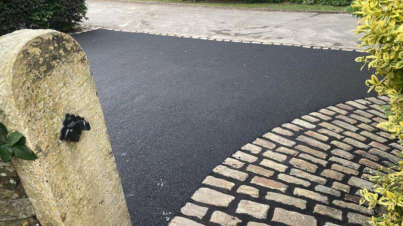 hasslington tarmac with cobble blocks driveway 21